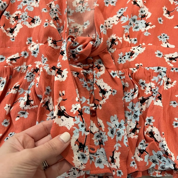 BB Dakota long sleeve floral top with tie in front XS - Picture 4 of 5